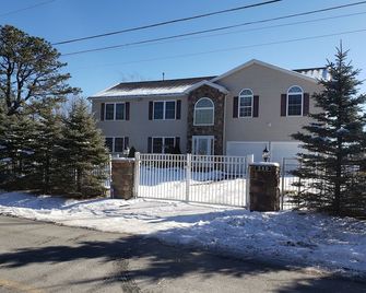 Stunning Lakefront Home - Swim, Fish, Kayak, Hottub - Long Pond - Edificio