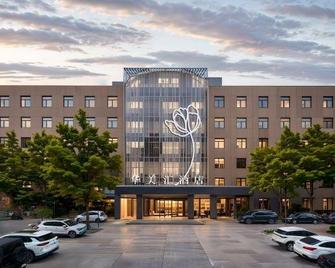 Huameihui Hotel (Baoding Xiantian Baobai Shopping Plaza) - Baoding - Building