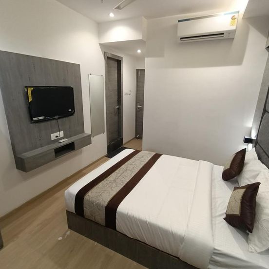 Hotel Beverly Palace Santacruz - Near Bkc - Mumbai Airport T1 image 1