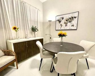Stunning 2-Bedroom Apartment - San Juan - Dining room