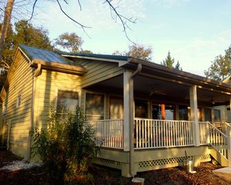Enjoy painted buntings, marsh sunrises, porch swing. Pet-friendly, handicapable. - Ridgeland - Gebouw
