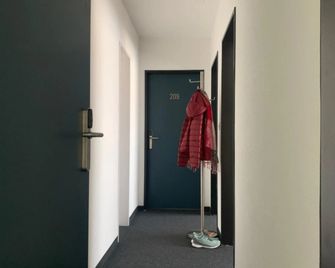 Hotel B&B Stossplatz anytime and easy self Check-in - Appenzell - Corridoio