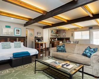 4 or 5 Bedroom Private Oasis in OldTown Cottonwood Walk to Tasting Rooms & Shops - Cottonwood - Bedroom