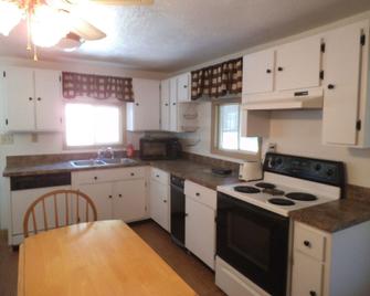 Two-bedroom home for snowbird - Floral City - Cocina