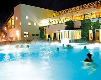 Hotel Sonnenhof - Bad Birnbach - Pool