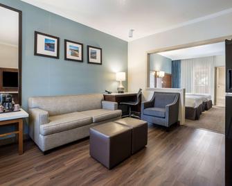 MainStay Suites Orange County John Wayne Airport - Santa Ana - Living room