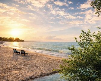Relaxing Cozy Getaway! Only 300 Feet To The Beach! - Huron - Pláž