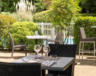 Hôtel Mercure Paris Le Bourget - Ле-Блан-Меній - Патіо