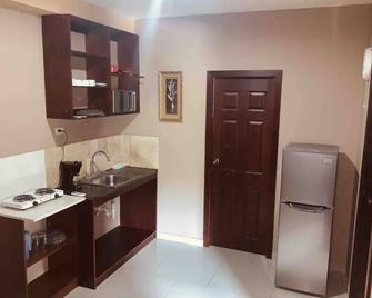 310- Apartamento 2 Habitaciones, 2 Camas, 1 Baño, Cocineta y Parqueo - San Pedro Sula - Cocina