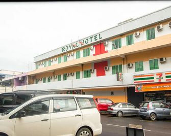 Super OYO 89408 Royal Hotel - Keningau - Building