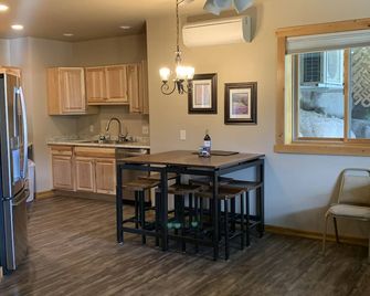 Hide-away at Yellowstone Archview - Gardiner - Küche