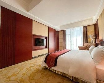 Golden International Holiday Hotel - Jieyang - Bedroom
