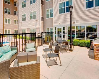 ريزيدنس إن باي ماريوت رونوك إيربورت - روانوكي (فيرجينيا) - شرفة مرصوفة
