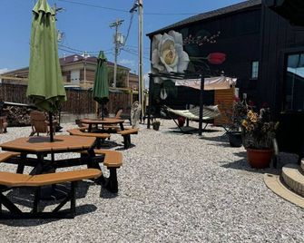 The Atrium - A Boutique Hotel - Suite 17 - Perryville - Patio