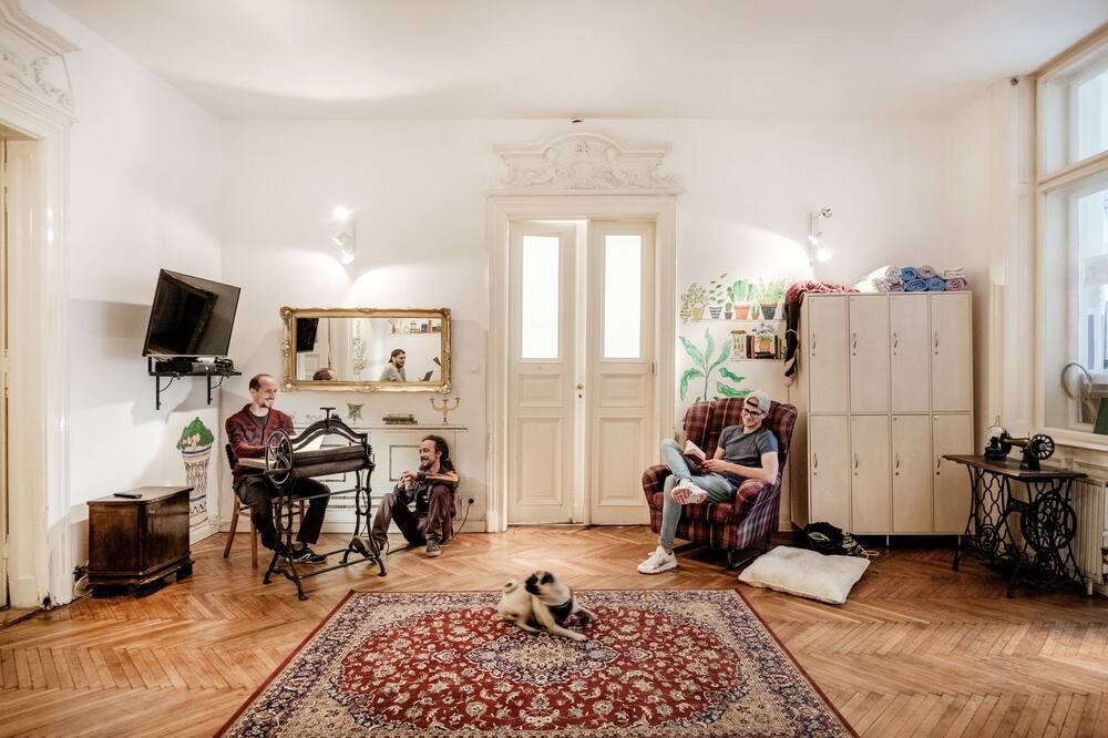 Baroque Hostel & Coworking - Budapest