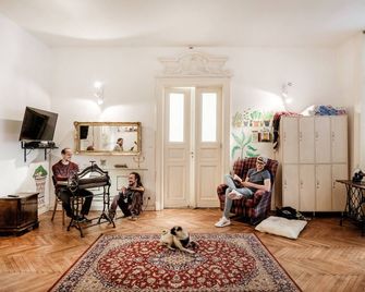 Baroque Hostel & Coworking - Budapest