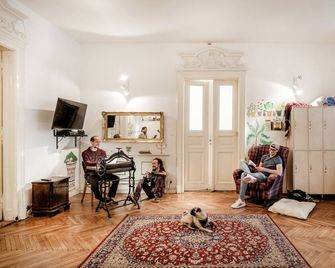 Baroque Hostel & Coworking - Budapest