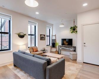Modern Condo in the heart of Over-The-Rhine - Cincinnati - Living room