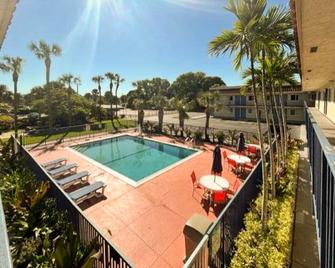 Motel 6 Riviera Beach. Fl - Riviera Beach - Pool