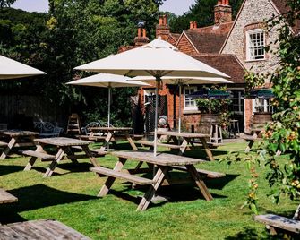 The Stag and Huntsman at Hambleden - הנלי און-ת'יימז - פטיו