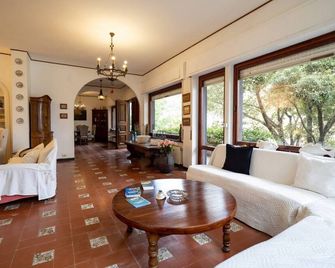 Villa Tanca With AC, Terrace and Views - Monterosso al Mare - Sala de estar