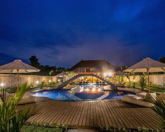 Maharatu Villas - Nusa Penida - Piscina