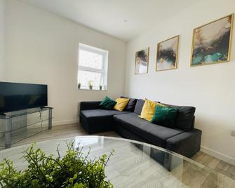 The Market Street Apartments - Watford - Huiskamer