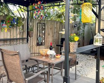 RV Camper Paradise on the Wheels in Clearwater Beaches - Largo - Patio