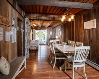 Nature Lover's Delight + Kitchen + Cozy Fireplace - Rockwood - Dining room