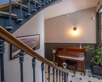 Escale Rochelaise, Gite Urbain Avec Spa - La Rochelle - Escalier