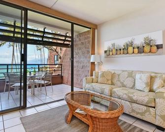 Oceanfront Unit, Lush Tropical Gardens And Amazing Views!!! Kuleana Resort #709 - Napili - Living room