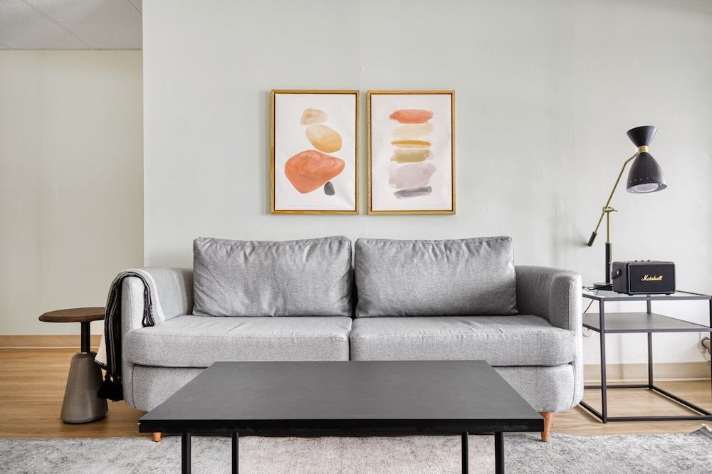 Stunning Central Square 2BR near Central Square T stop, by Blueground - קיימברידג' - סלון