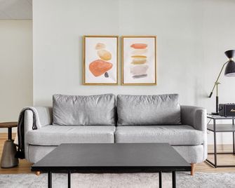 Stunning Central Square 2BR near Central Square T stop, by Blueground - Cambridge - Phòng khách