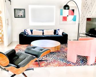 Boho House Palm Springs - 4br Midcentury Beauty!! Stunning Private Pool And Yard - Palm Springs - Sala de estar