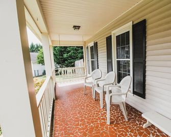 Spacious home in peaceful neighborhood - Jamestown - Balcón