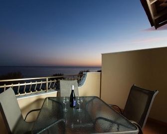 Semu A Mari B&B - Santa Teresa di Riva - Balkón