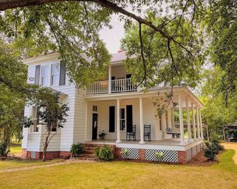 Camden Cottage, Southern History Welcomes You Home - Camden - Building