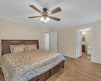 Lakeside Retreat with Beach Access home - Cheboygan - Camera da letto