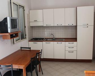 Two-room detached house 2/4 beds Tenuta Montincello - Vieste - Küche