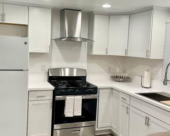 Cozy & bright house in a great area of Los Angeles - Los Angeles - Kitchen
