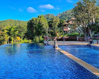Puteri Lanta Family Villas - Ko Lanta - Piscina