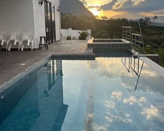 Villa Venecia Colonial - Fredonia - Piscina