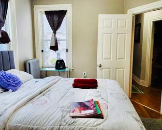 Cozy Queensize room in Welcoming Milford with Shared Bathroom,Ultrafast WiFi, AC - Milford