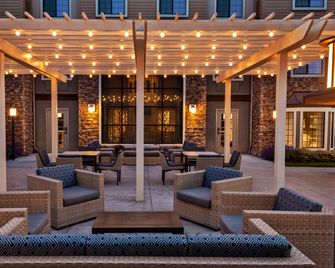 Homewood Suites by Hilton Portland Airport - Portland - Patio