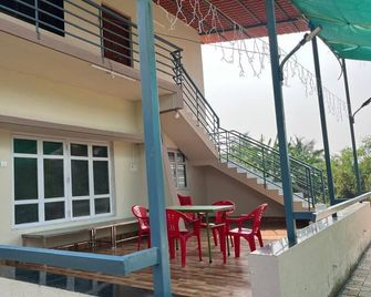4-bedroom bungalow in awesome Bordi with AC - Bordi - Balcony