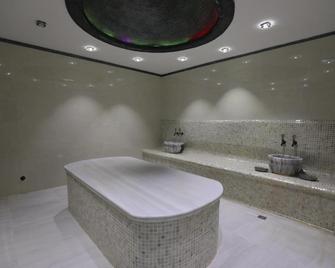 Altus Hotel Baku - Free Massage - Baku