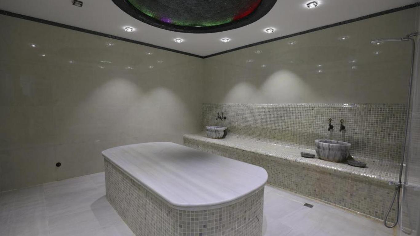 Altus Hotel Baku - Free Massage