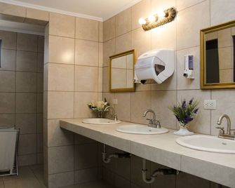 Hotel Plaza Real Apartments & Suites San Jose - San José - Phòng tắm