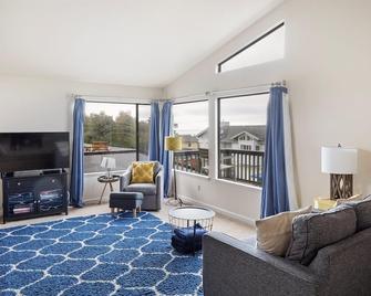 Delightful Cambridge View - Winter Special Book 3 nights 10% Off Rent - Cambria - Living room