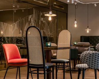 Motel One Linz-Hauptplatz - Linz - Lounge